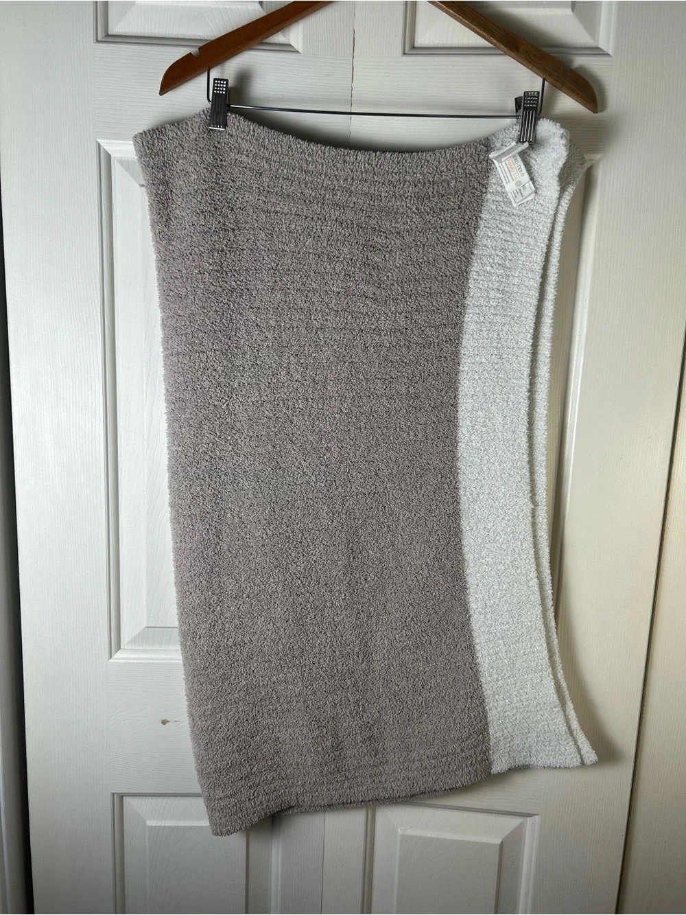 Bearpaw Chenille Baby Blanket Tan White Edge Soft Plush Stripes Sweater Knit